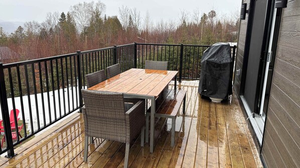 Outdoor dining - Spa & Scenic Views at the Summit | The SkyLodge (Saint-Côme)