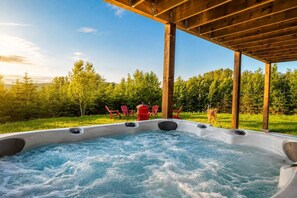 Outdoor spa tub - Spa & Scenic Views at the Summit | The SkyLodge (Saint-Côme)