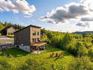 Exterior - Spa & Scenic Views at the Summit | The SkyLodge (Saint-Côme)