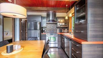 KĂŒhlschrank, Mikrowelle, Ofen, Herdplatte