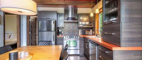 雪櫃、微波爐、焗爐、爐具