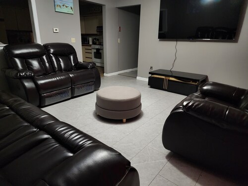 Spacious 3-bedroom, your Cozy Home Away From Home Comfort,Quiet, and Convenience