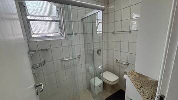 Basic Apartment | Bathroom