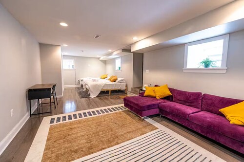 Charming apartment in lovely Philadelphia with cool AC breeze