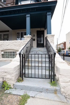 Exterior detail - Spacious Studio with Washer&Dry • 10 Min Train to Center City, Downtown Philly. (Philadelphia)