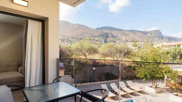 Classic Suite, Patio | Free WiFi