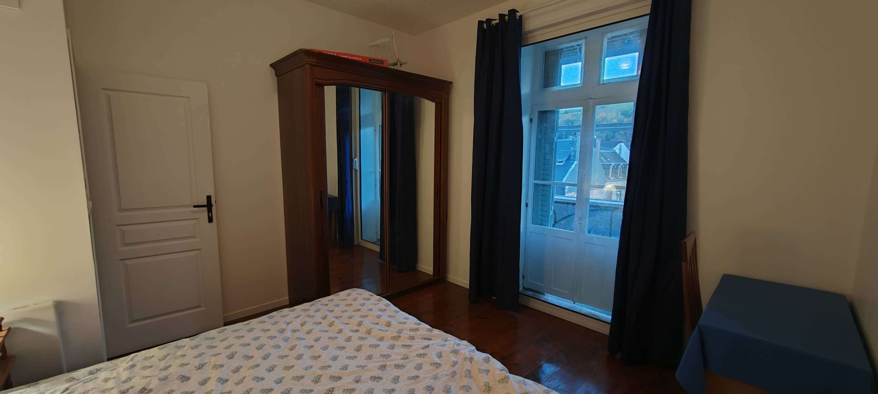 2 bedrooms, iron/ironing board, WiFi