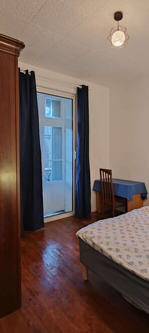 2 slaapkamers, een strijkplank/strijkijzer, wifi