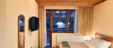 Iron/ironing board, WiFi, bed sheets