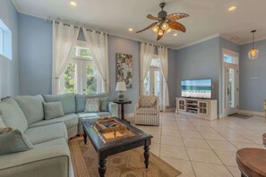 TV - Miramar Beach House: 4BR 3.5B, Pool, Beach Access! (Miramar Beach)