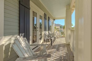Terrace/patio - Miramar Beach House: 4BR 3.5B, Pool, Beach Access! (Miramar Beach)