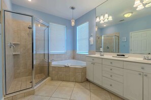 Shower, towels - Miramar Beach House: 4BR 3.5B, Pool, Beach Access! (Miramar Beach)