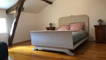2 chambres, fer et planche Ă repasser, lit parapluie, draps fournis