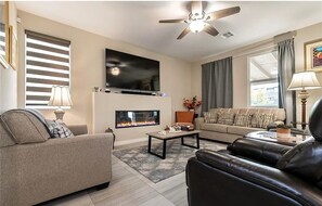 Living area - Amazing 3-bedroom house with AC in North Las Vegas (North Las Vegas)