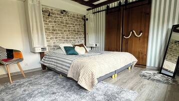 1 slaapkamer, een strijkplank/strijkijzer, wifi, beddengoed