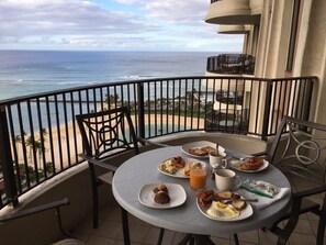 تناول الطعام بالخارج