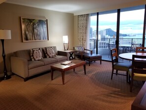 Smart TV - Hilton Grand Vacations Lagoon Tower - 2-Bedroom Ocean View Unit (Honolulu)