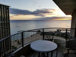 تناول الطعام بالخارج