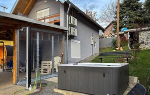 Bañera de hidromasaje al aire libre