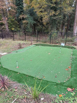 Property grounds - Firepit, Deck, Mini Golf, Relaxing 3B Getaway @CLT (Charlotte)