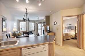 1 bedroom, iron/ironing board, free WiFi - 1BR Condo near Gondola | Fireplace + Pool & Sauna (Keystone)