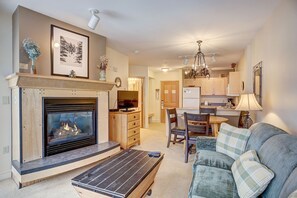 TV, fireplace - 1BR Condo near Gondola | Fireplace + Pool & Sauna (Keystone)