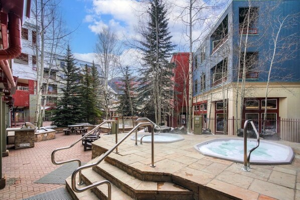 Outdoor spa tub - Cozy 2BR Stay w/ Balcony | Walk to Lifts + Hot Tub (Keystone)