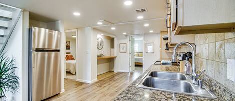 Refrigerador, microondas, placa de cocina, lavavajillas