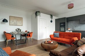 TV - Brand New 2-Bed <br>Apt by Torquay Harbour & Marina (Torquay)