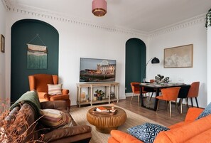 TV - Brand New 2-Bed <br>Apt by Torquay Harbour & Marina (Torquay)