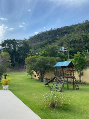 Children's area - Chácara Wermelinger: A beautiful country house in the center of Duas Barras with a leisure area. (Duas Barras)