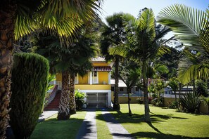 Property grounds - Chácara Wermelinger: A beautiful country house in the center of Duas Barras with a leisure area. (Duas Barras)