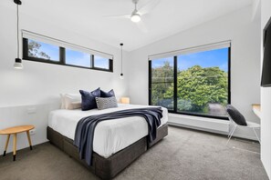 4 soveværelser, skrivebord, strygejern/strygebræt, weekendseng