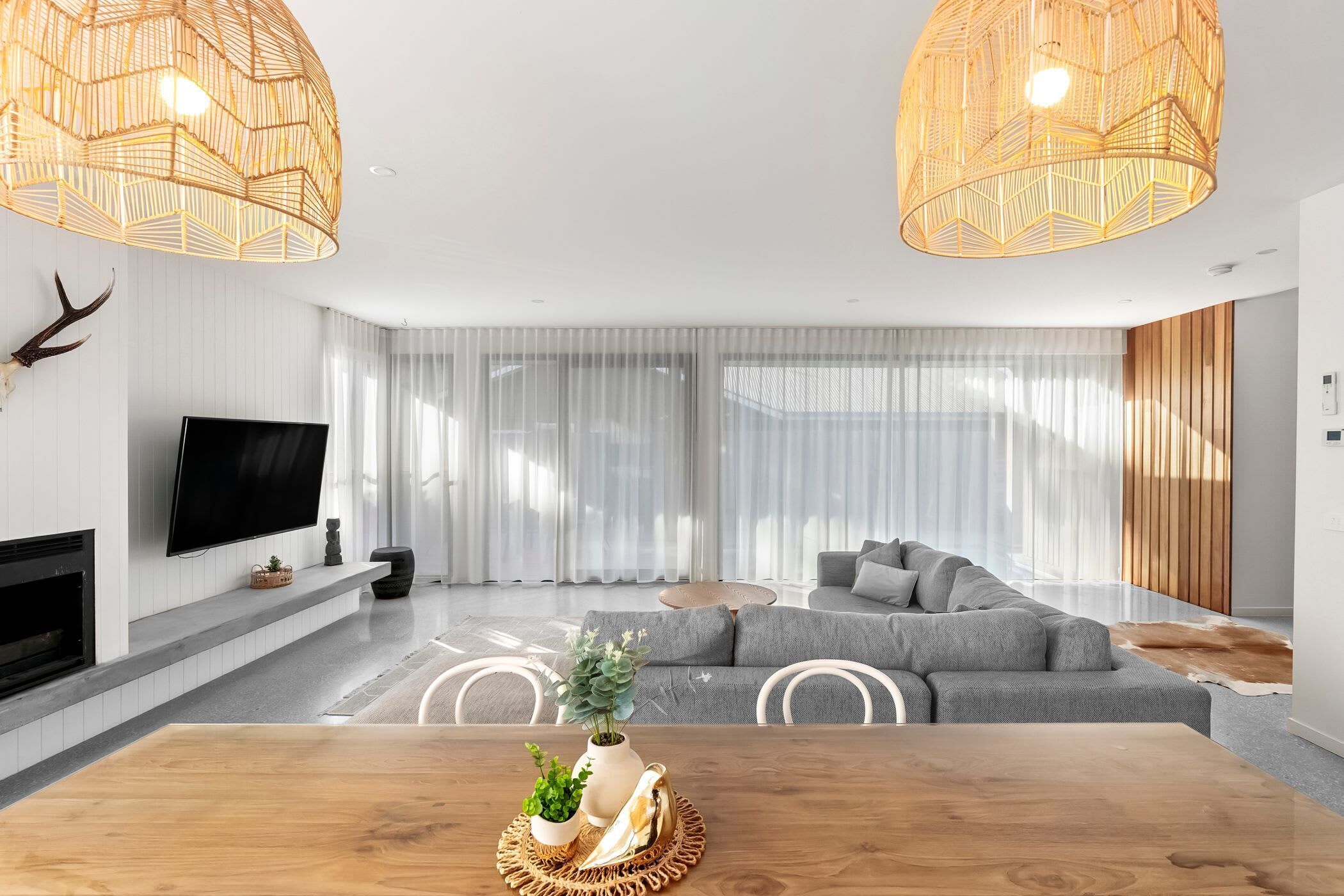 TV, fireplace, offices