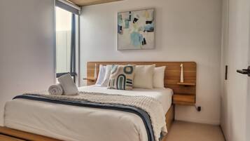 2 slaapkamers, een bureau, een strijkplank/strijkijzer, wifi