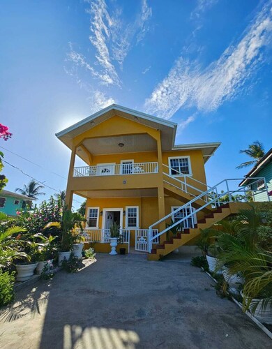 Tranquil Garden Stay – Ideal for Relaxation and Family Trips