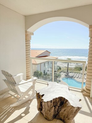 Pool - NEW!! BEACHFRONT 3-bedroom condo in Pensacola. Walk to restaurants and shops! (Pensacola)