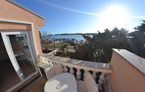 Property grounds - 1 bedroom lovely apartment in Turanj (Turanj)