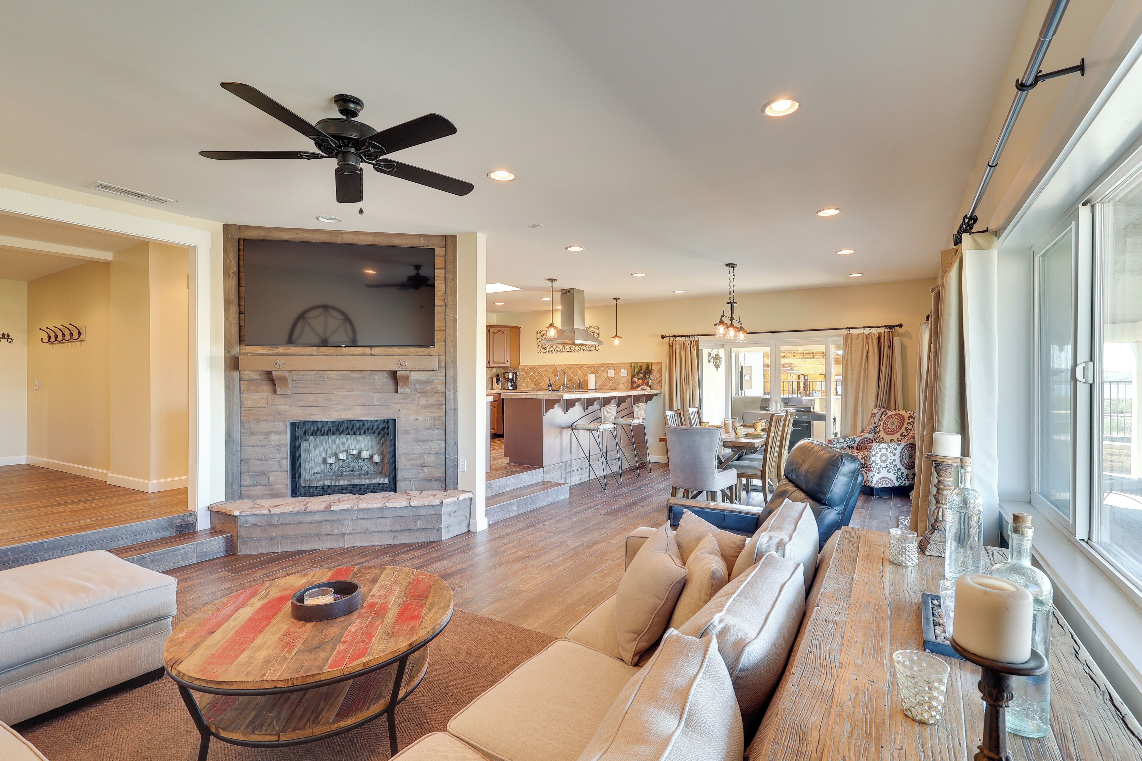 Télévision, cheminée