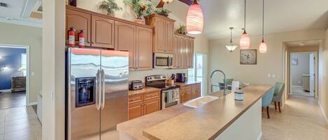 Fridge, microwave, stovetop, dishwasher