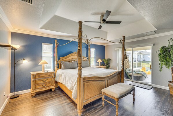 Cuna de viaje, internet y ropa de cama 