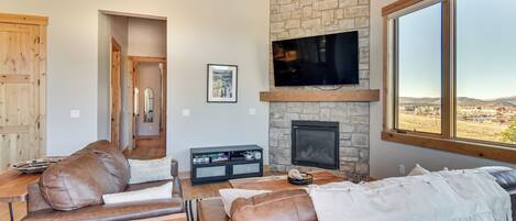 تلفزيون، مدفأة، كُتُب