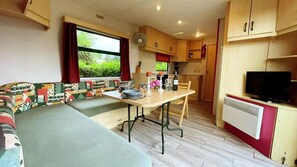 TV, ping pong - Apartment (ST BONNET LE CHATEAU)