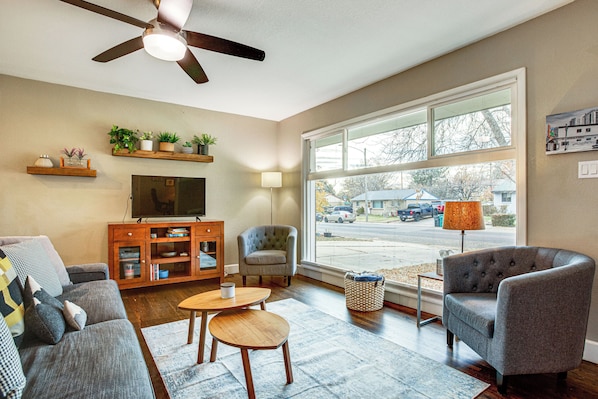 TV, books - Easy I-25 Access! Vibrant North Denver Home (Denver)
