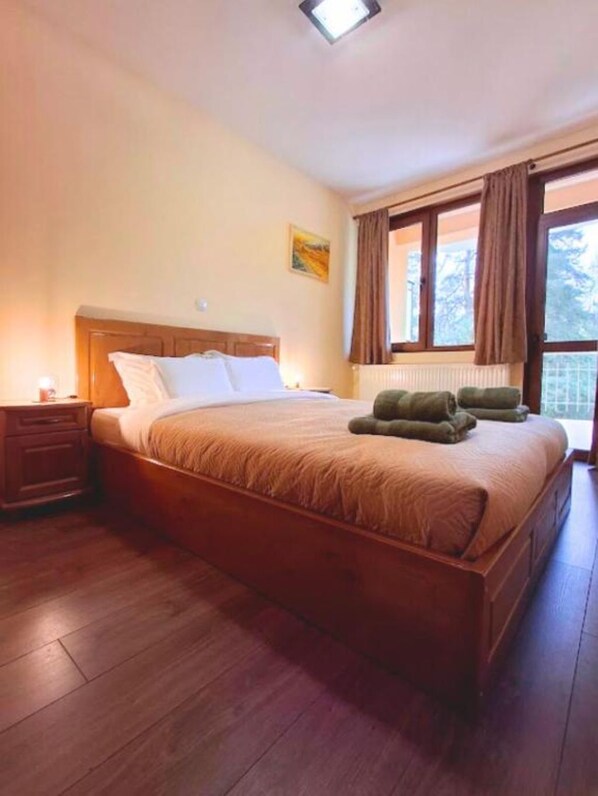 2 chambres, fer et planche à repasser, Wi-Fi, draps fournis