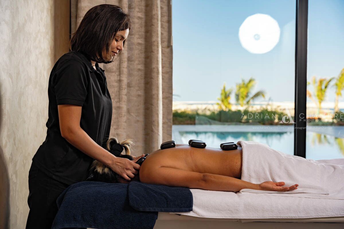 Aromaterapia, massagens com pedras quentes