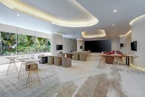 Business center - voco Dubai Nice The Heart of Europe by IHG (Dubai)