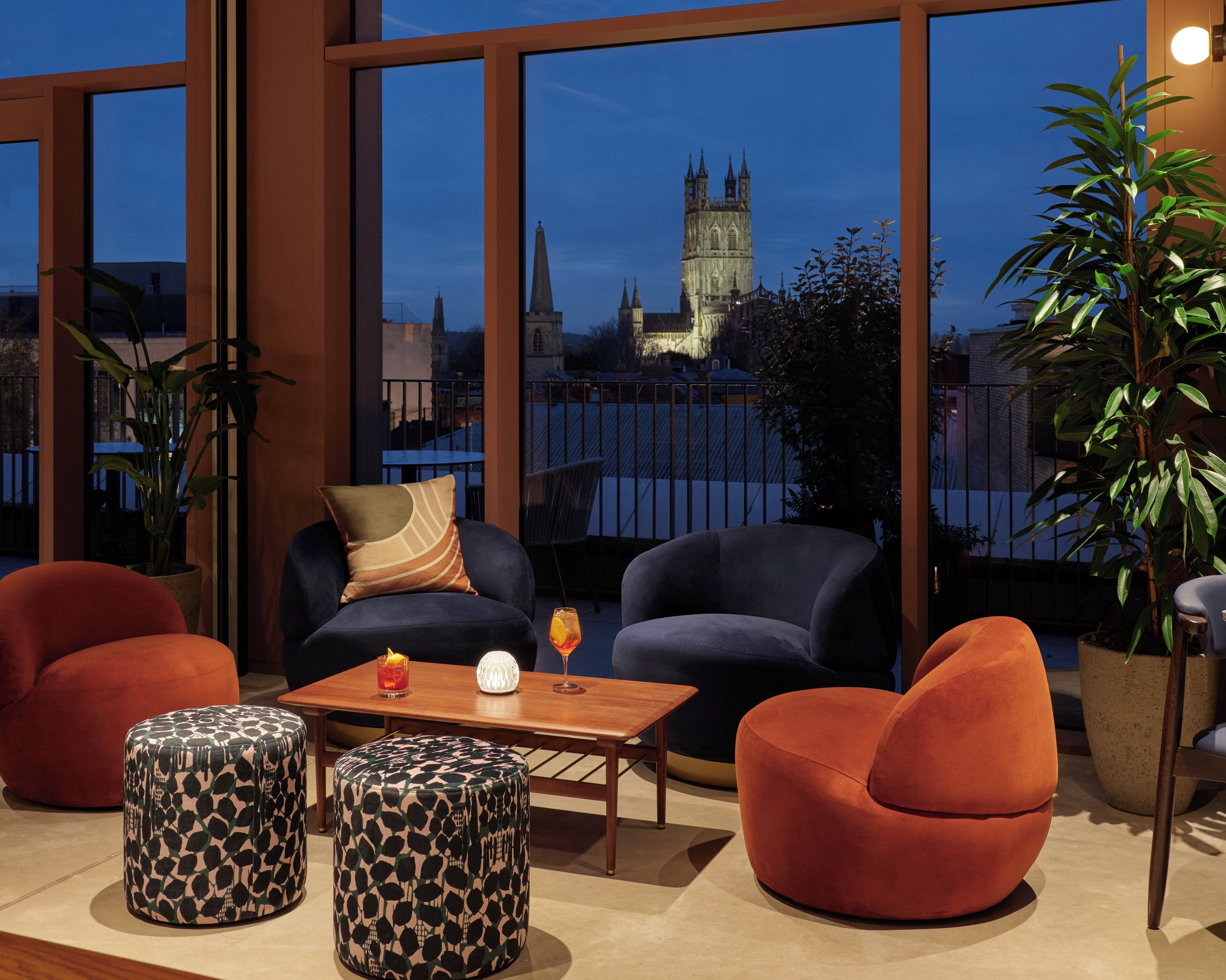 2 bars/lounges, rooftop bar