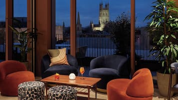 2 bars/lounges, rooftop bar