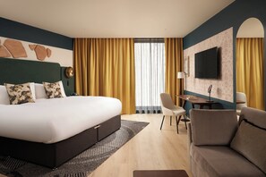 Premium-Zimmer, 1 King-Bett | Zimmersafe, Schreibtisch, laptopgeeigneter Arbeitsplatz